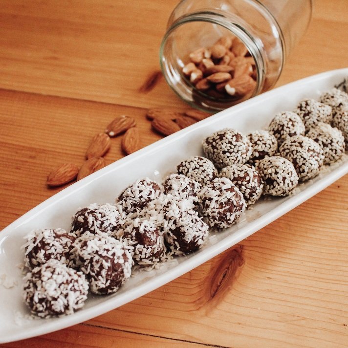 Read more about the article Cashew-Dattel-Kakao-Balls
